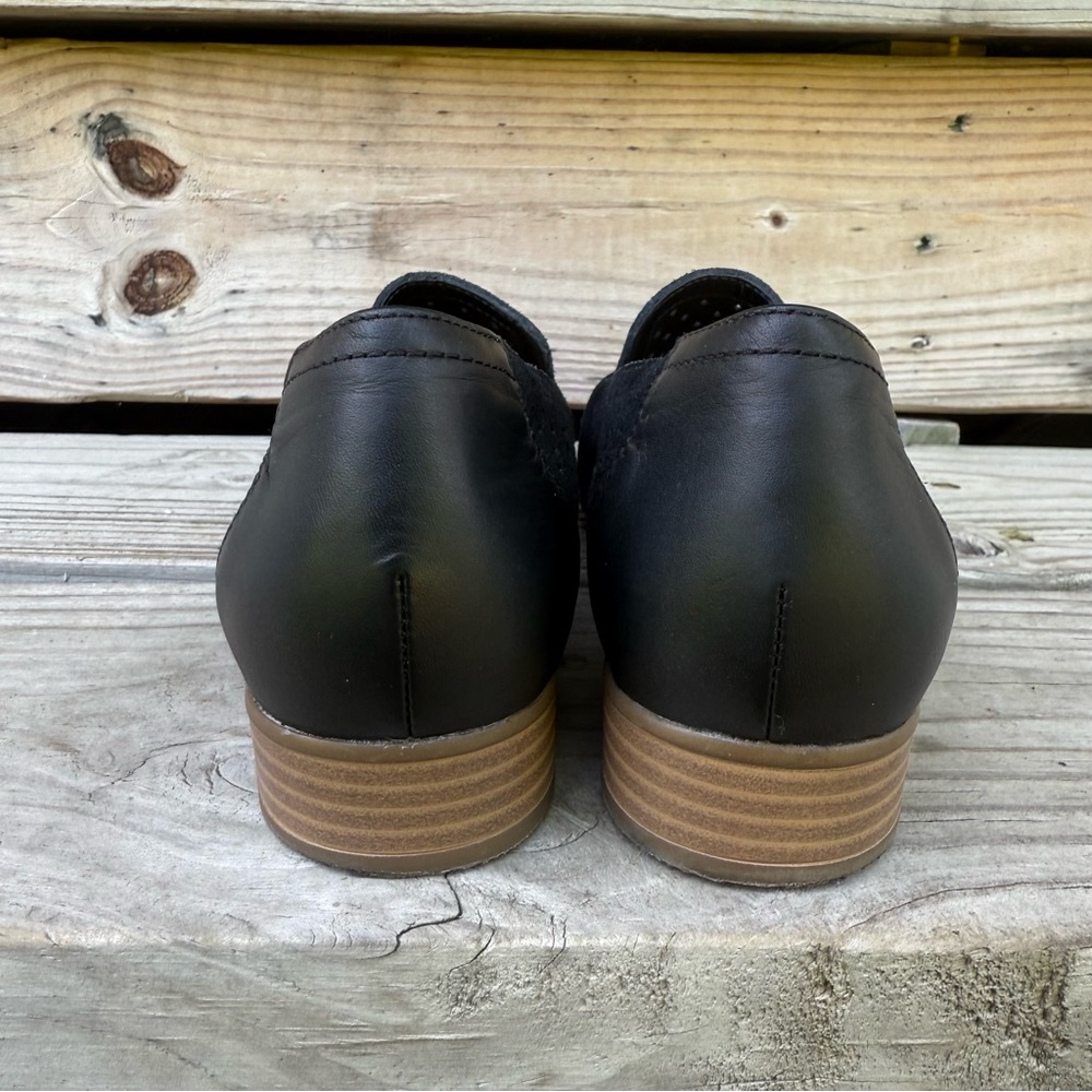 Clarks Black Suede Juliet Hayes Loafer Perforated Diamond Rubber Sole Size 8.5 M - Picture 8 of 15